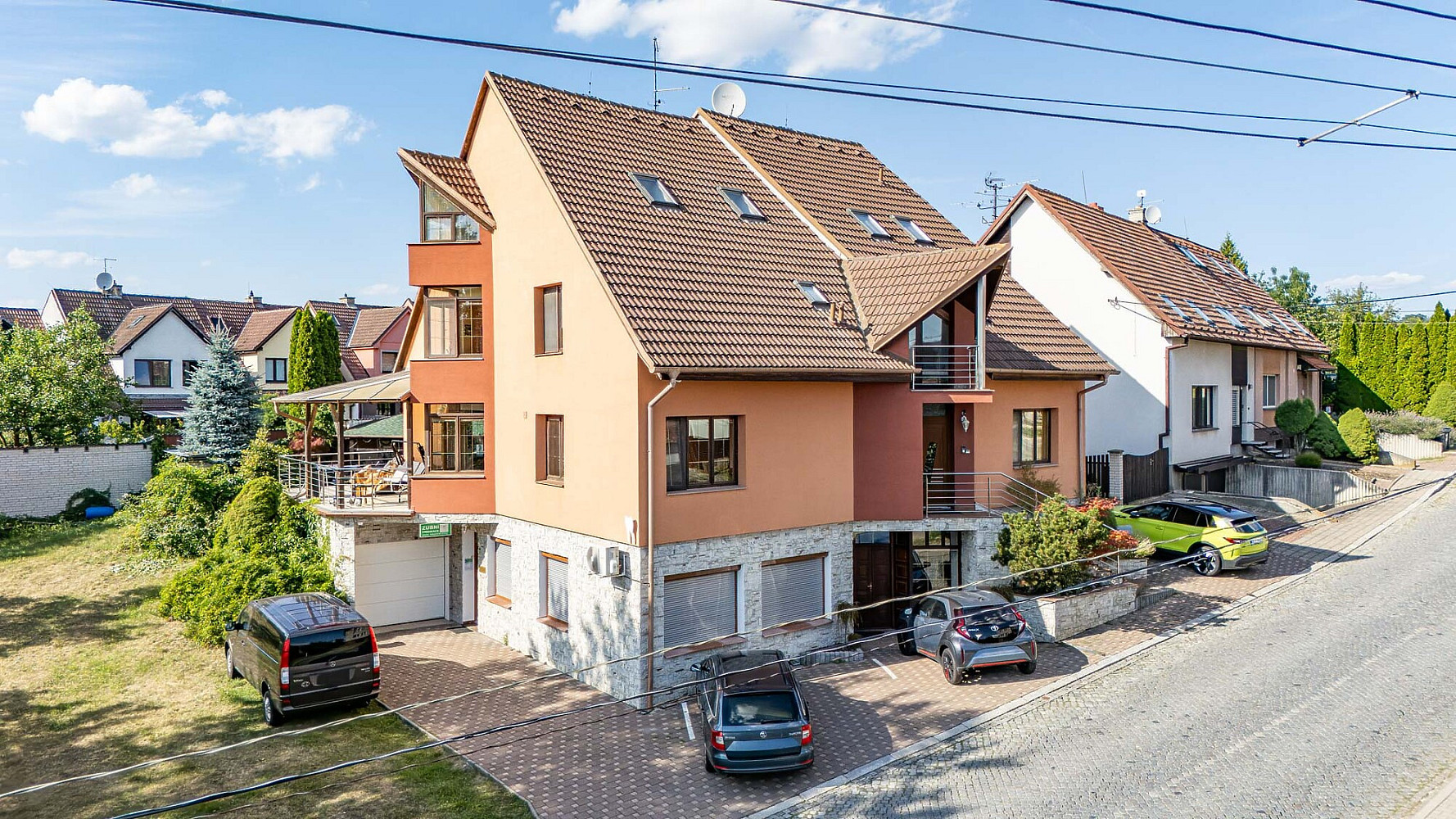 Casa, 244 m², terreno 525 m²