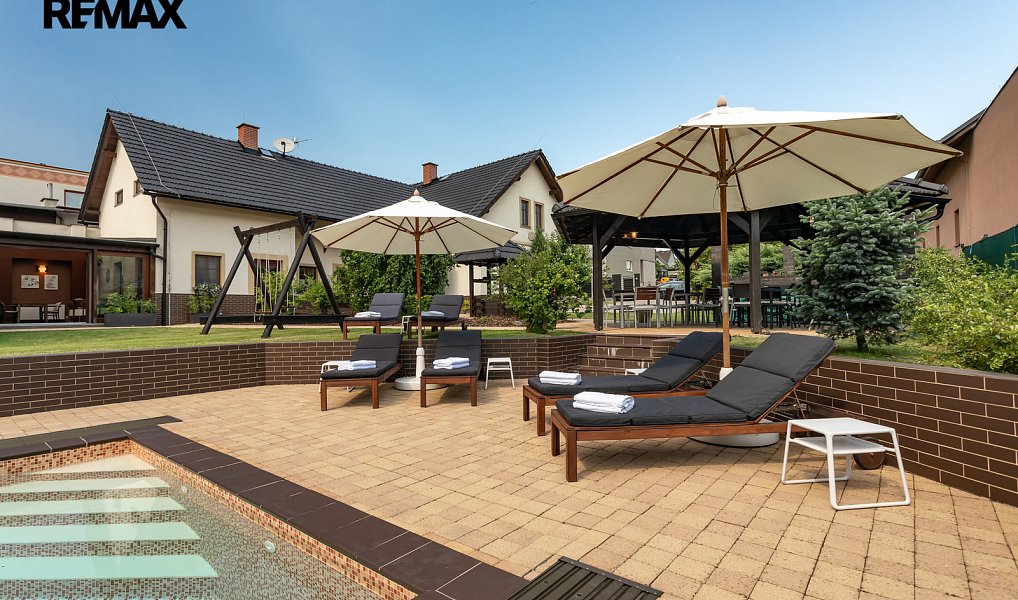 Prodej domu 470 m² s pozemkem 3 949 m², Závada – náhled fotky 3