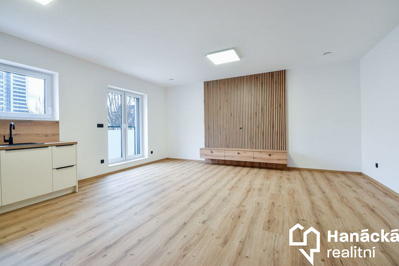 Pronájem bytu 2+kk 61 m² – pohled 6