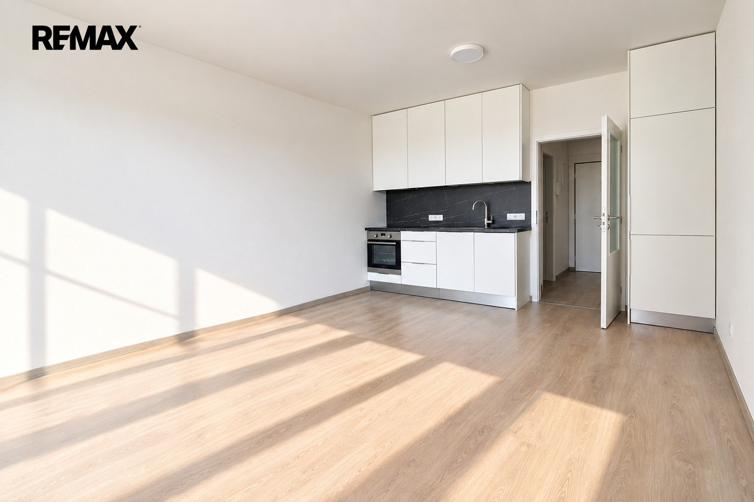 Pronájem bytu 1+kk 30 m² – fotografie 2