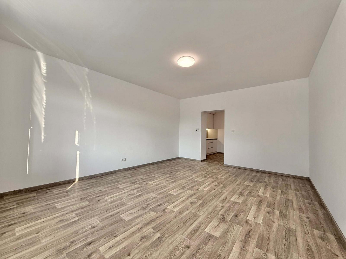 Pronájem bytu 2+1 60 m² – pohled 3