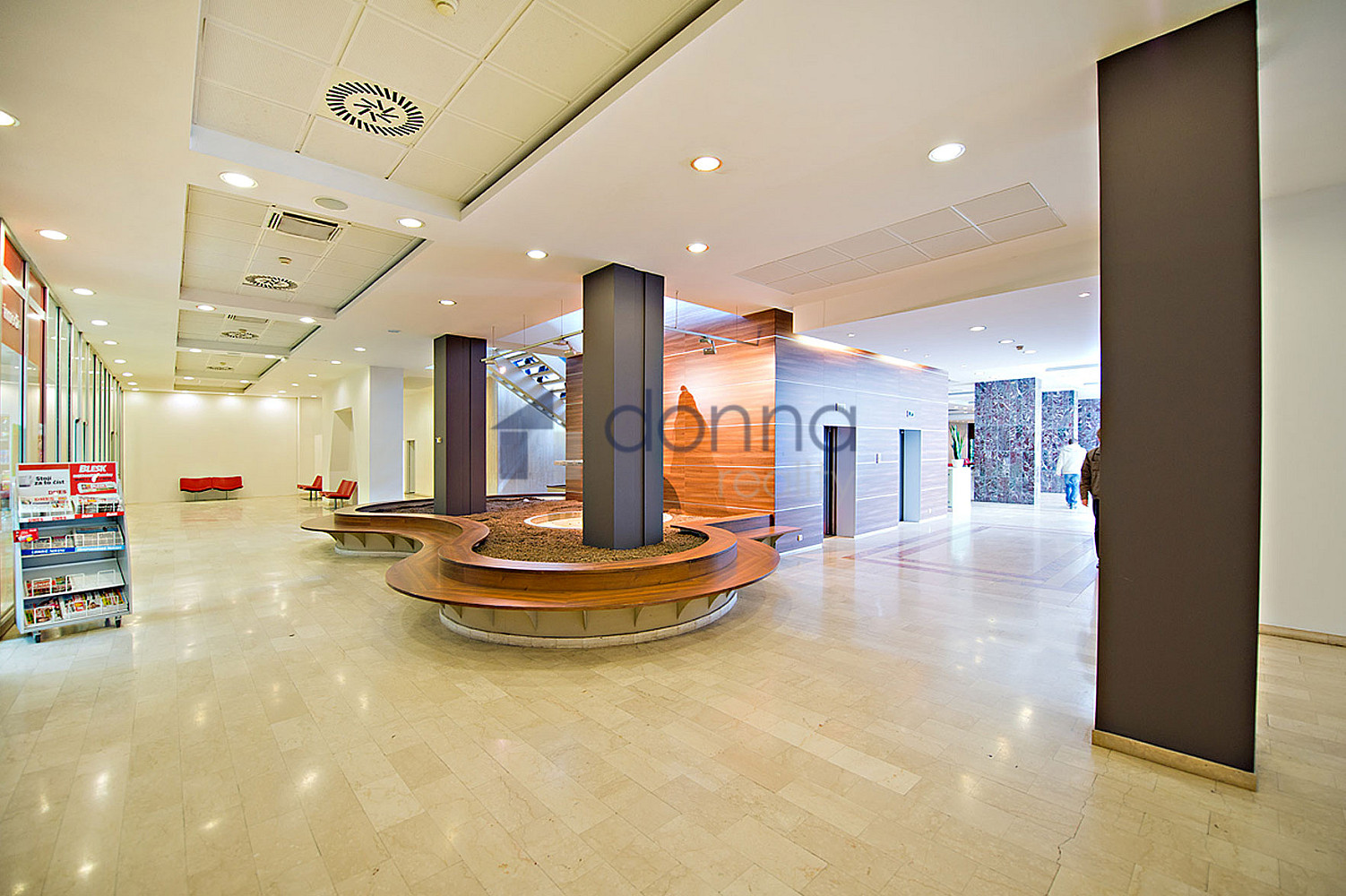 Pronájem kanceláře 530 m² – fotografie 4