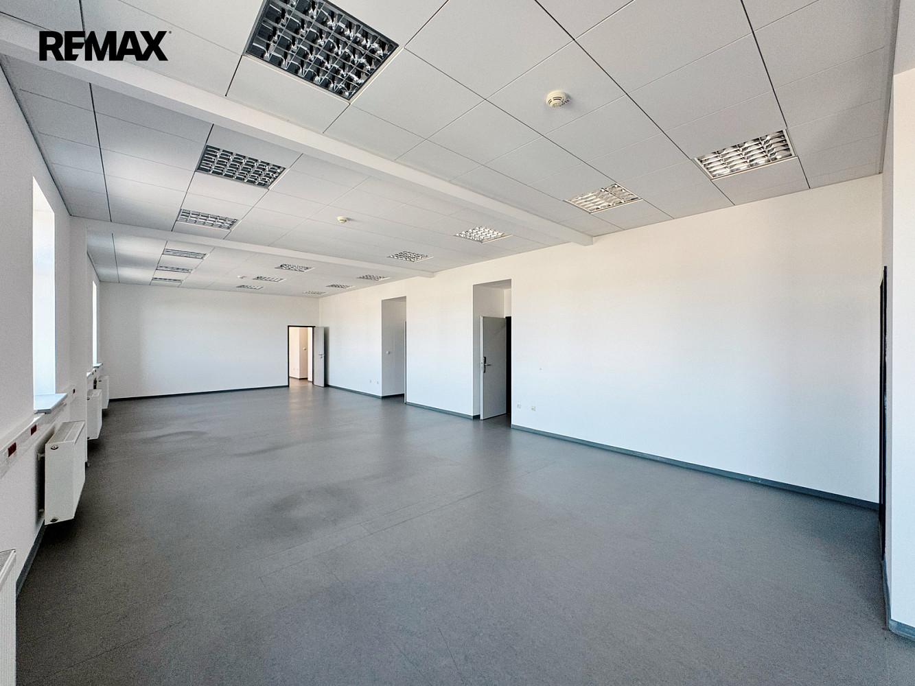 Pronájem kanceláře 650 m² – fotografie 2
