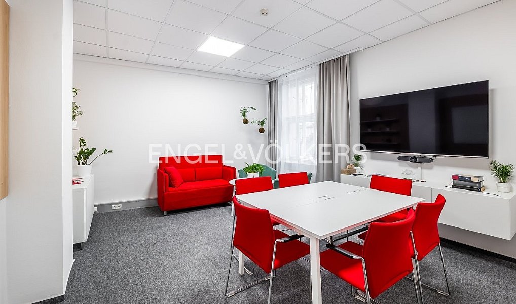 Pronájem kanceláře 110 m², Praha – náhled fotky 2