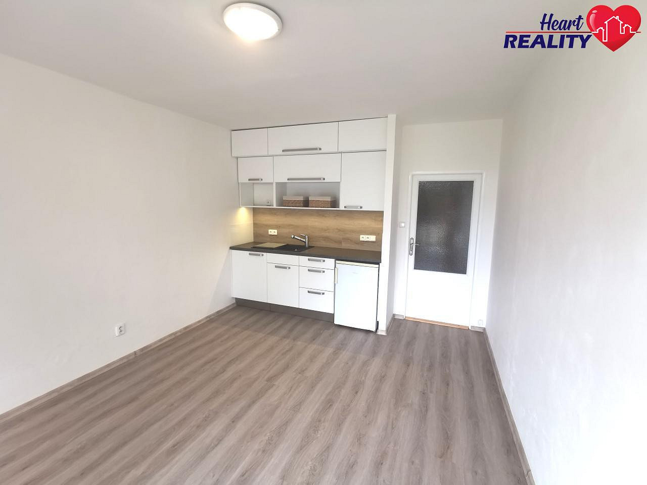 Pronájem bytu 1+kk 24 m² – fotografie 2