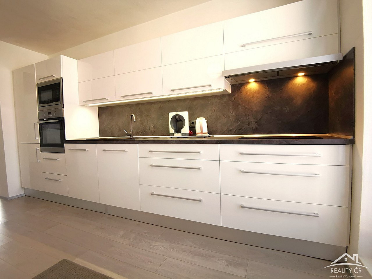 Prodej domu 328 m² s pozemkem 438 m² – fotografie 3