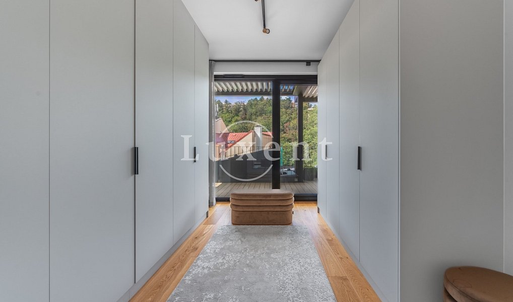 Prodej bytu 4+kk 191 m², Praha – náhled fotky 10