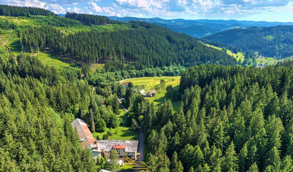 Prodej ubytovacího objektu 4 400 m², Velké Karlovice – náhled fotky 13