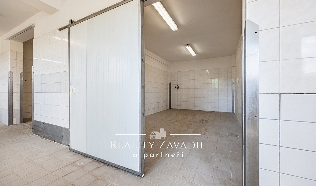 Prodej domu 940 m² s pozemkem 5 787 m², Koleč – náhled fotky 18