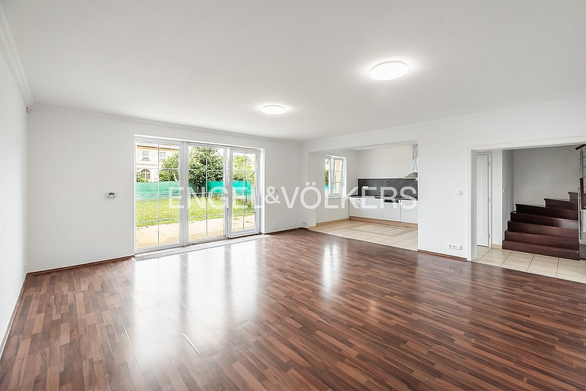 Pronájem domu 185 m² s pozemkem 288 m²