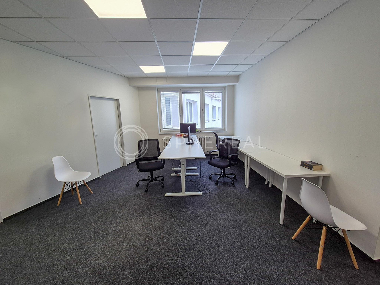 Pronájem kanceláře 90 m² — photo 2