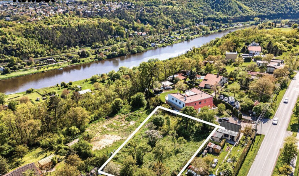 Prodej stavebního pozemku 1 070 m², Husinec – náhled fotky 2