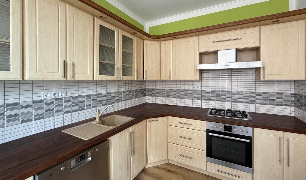 Prodej domu 360 m² s pozemkem 228 m², Teplice – náhled fotky 2