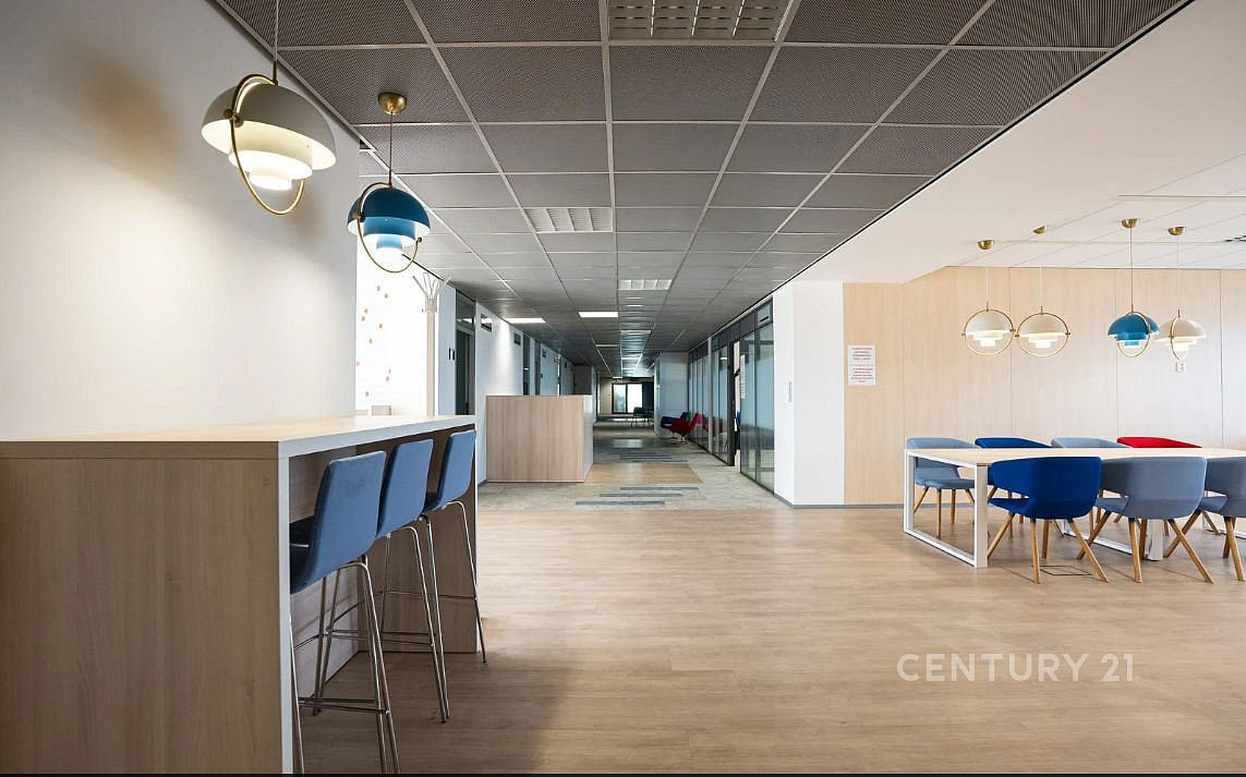 Pronájem kanceláře 1 200 m²
