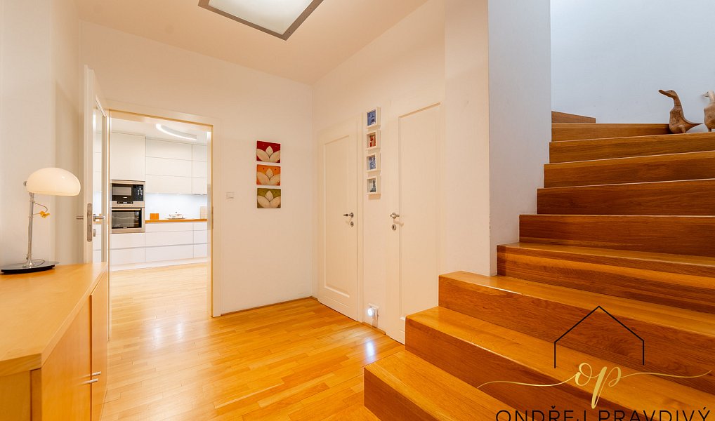 Prodej domu 237 m² s pozemkem 1 360 m², Liteň – náhled fotky 17