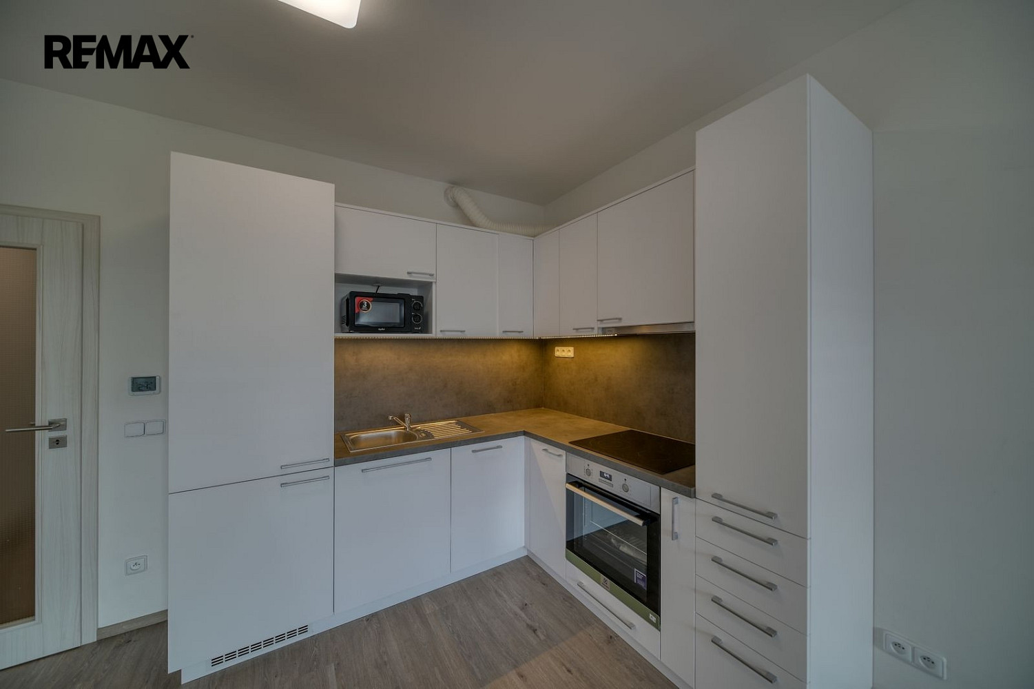 Pronájem bytu 1+kk 32 m² – fotografie 4