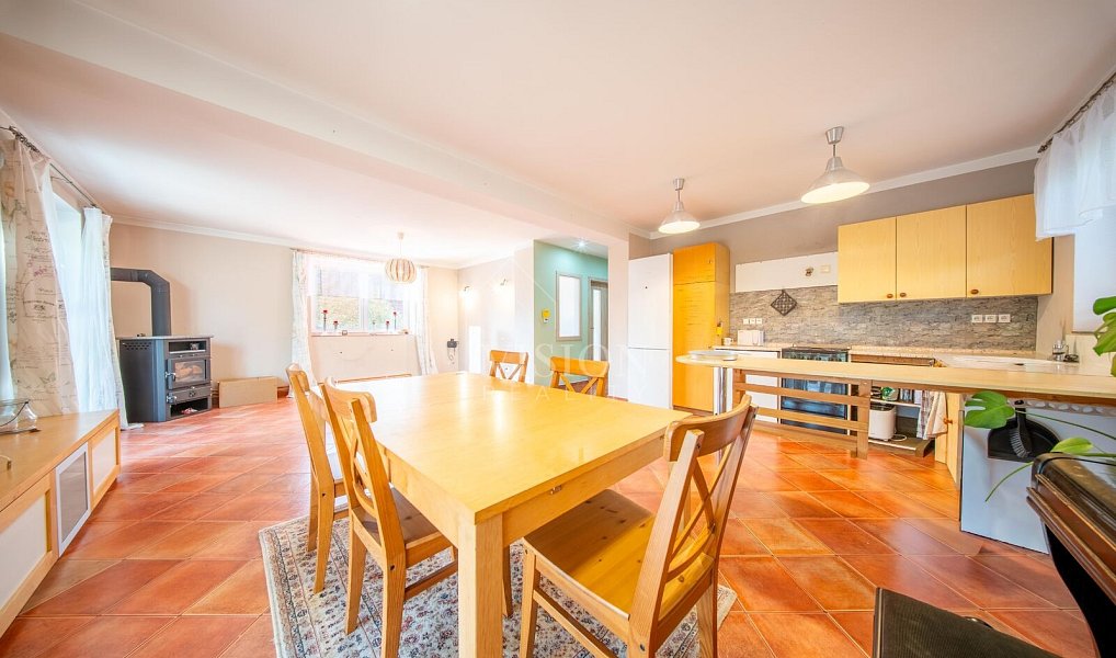 Prodej domu 200 m² s pozemkem 882 m², Dražičky – náhled fotky 2