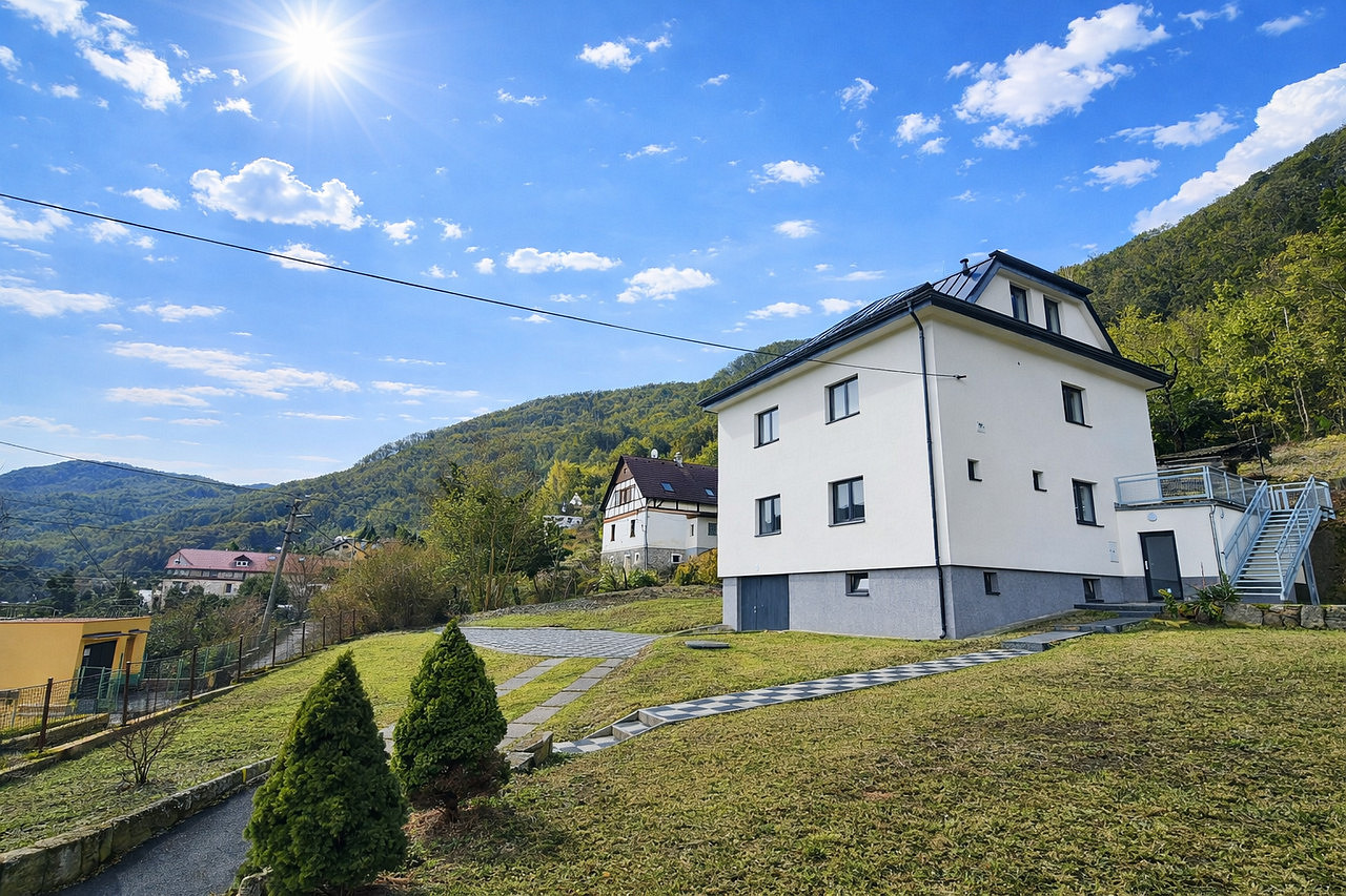 Prodej domu 272 m² s pozemkem 1 492 m²