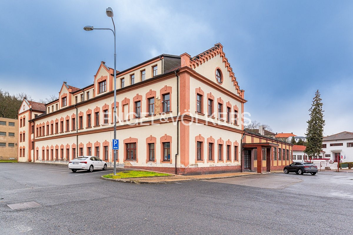 Pronájem kanceláře 1 430 m²