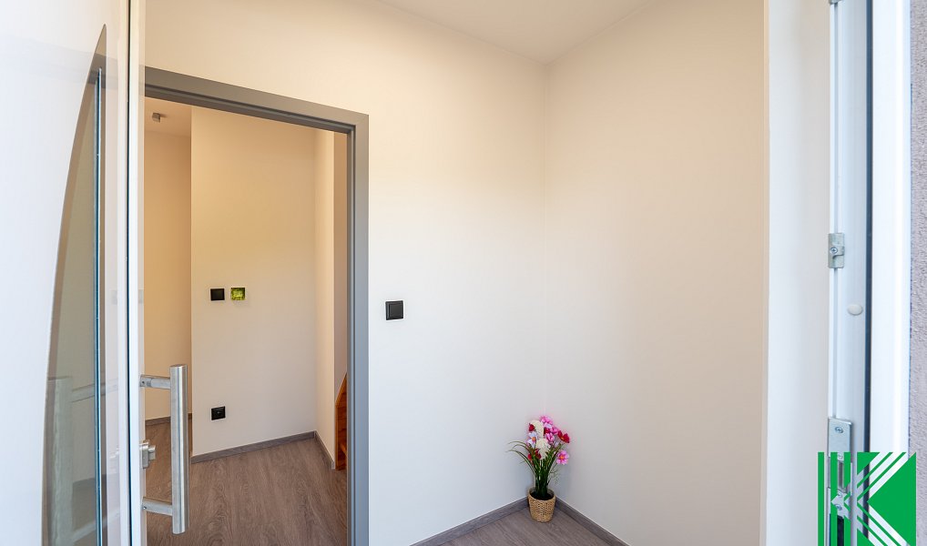 Prodej domu 102 m² s pozemkem 447 m², Zlončice – náhled fotky 4