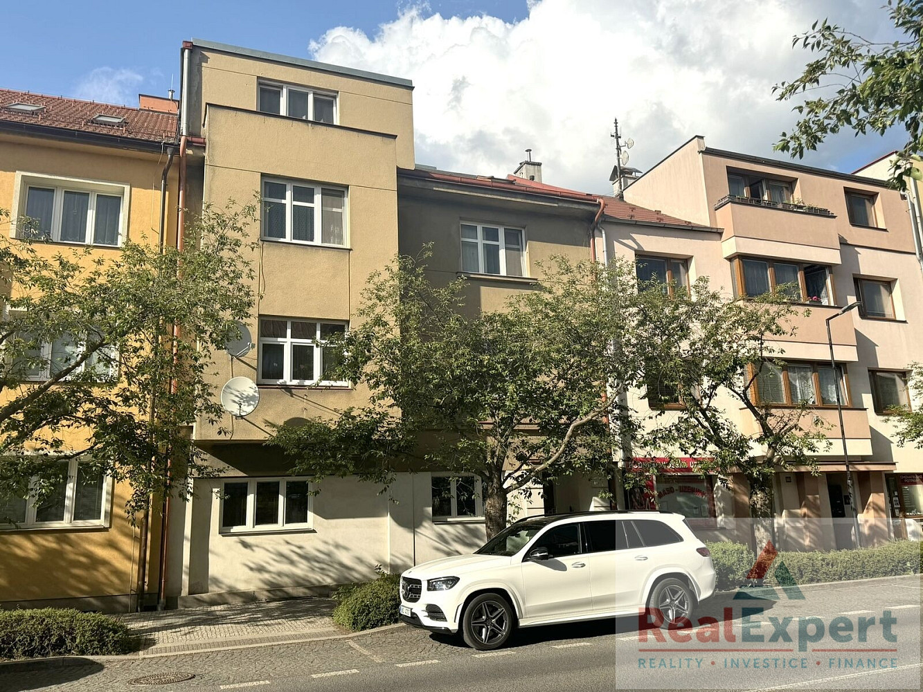 Prodej nájemního domu, činžáku 430 m²