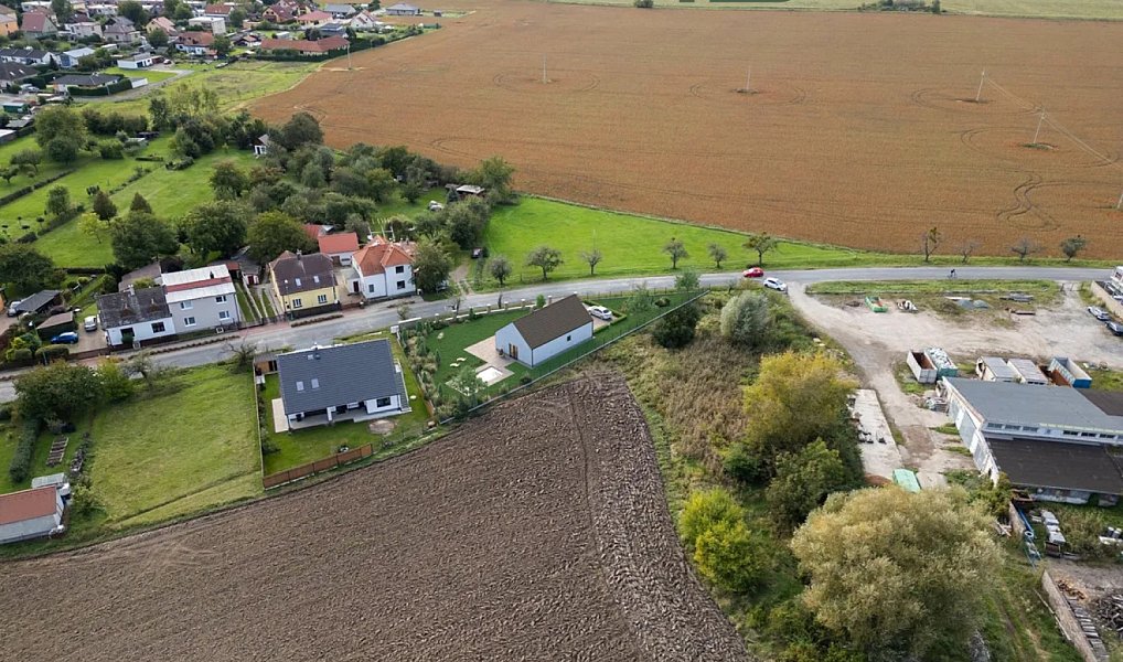 Prodej stavebního pozemku 900 m², Choltice – náhled fotky 3