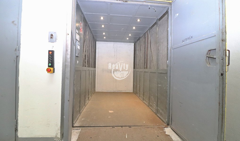 Pronájem skladovacích prostor 766 m², Jihlava – náhled fotky 3