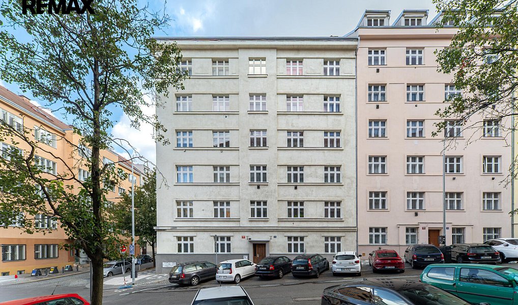 Prodej bytu 1+kk 20 m², Praha – náhled fotky 2