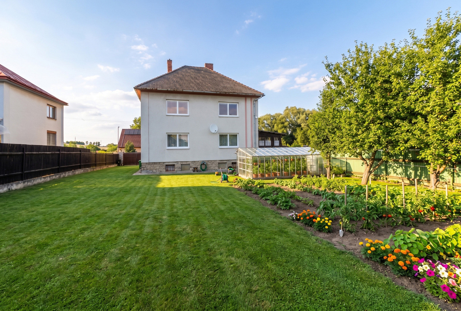 Prodej domu 215 m² s pozemkem 600 m² – fotografie 2