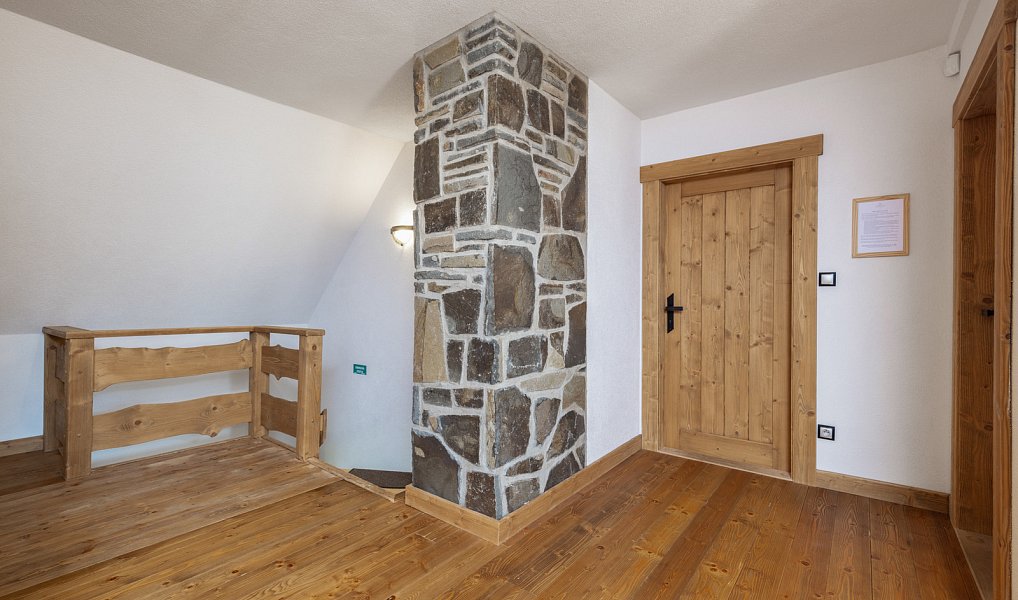 Prodej ubytovacího objektu 155 m², Karolinka – náhled fotky 10