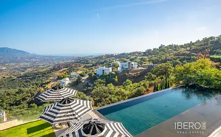 Prodej domu 437 m² s pozemkem 1 529 m², Elviria, Španělsko