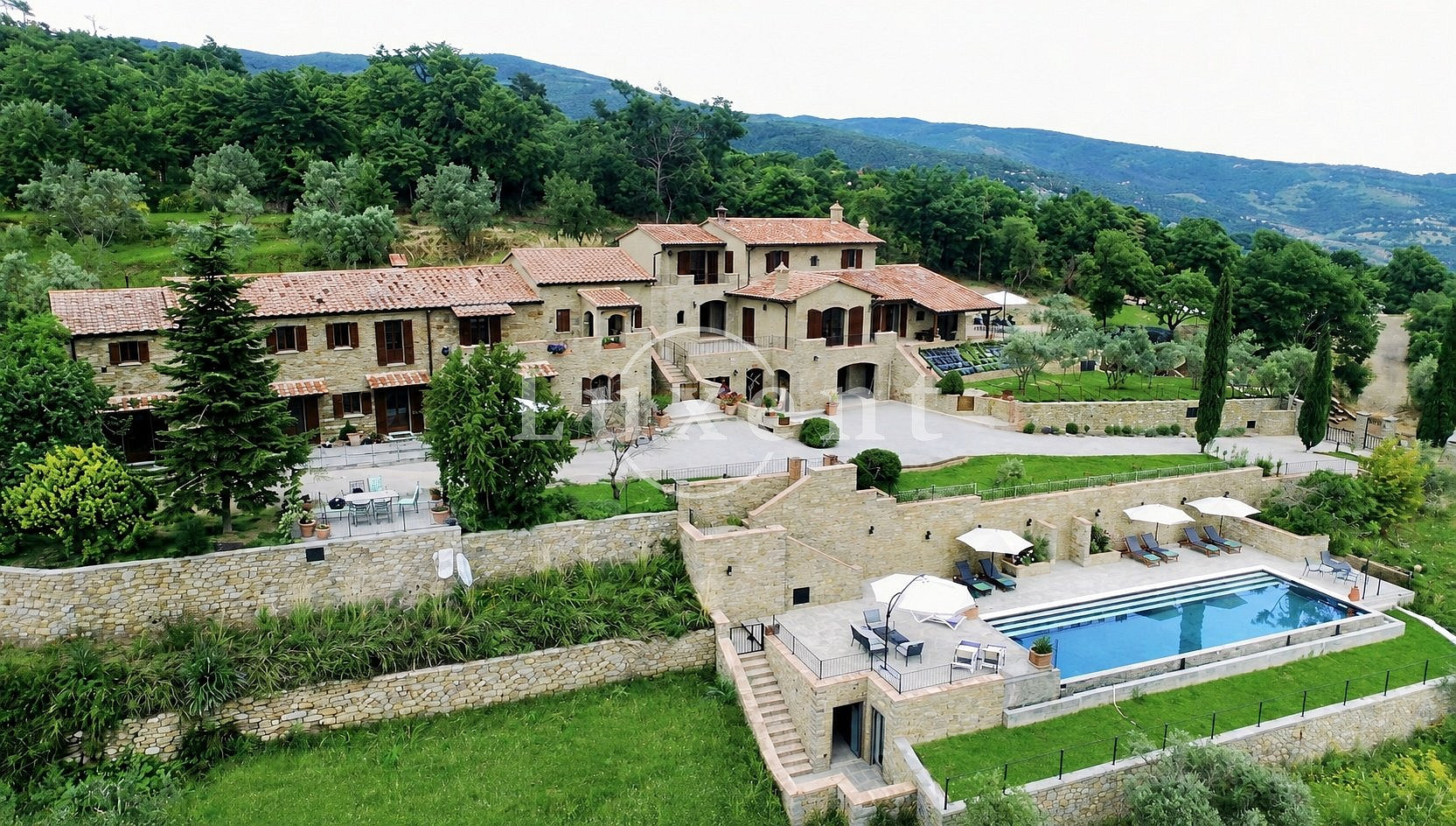 Prodej domu 250 m² s pozemkem 40 000 m²