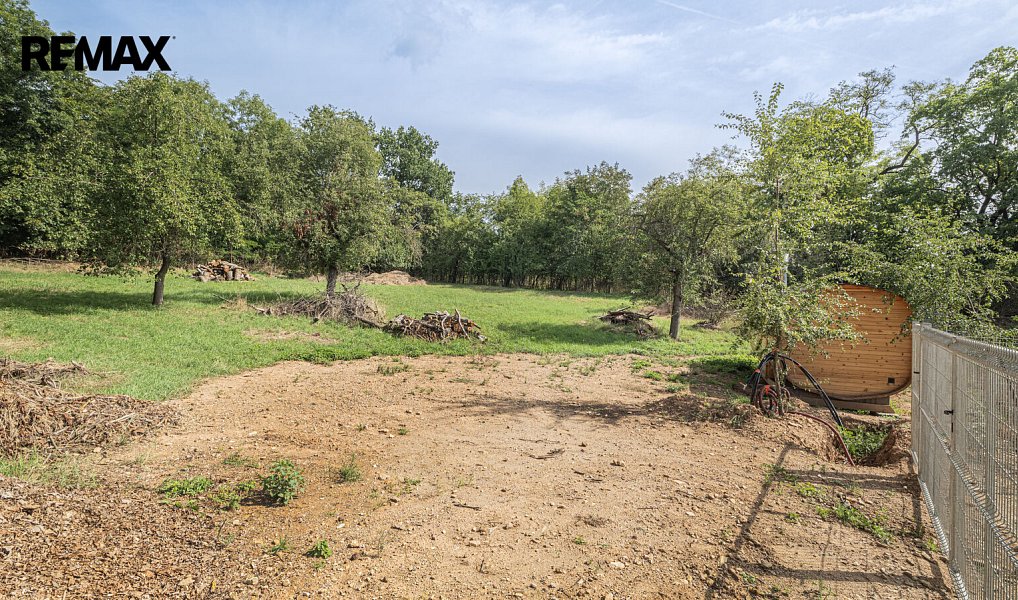 Prodej stavebního pozemku 2 294 m², Úvaly – náhled fotky 5