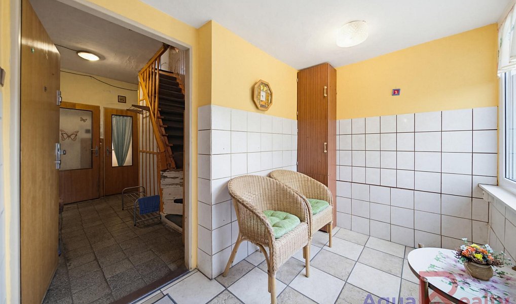 Prodej domu 330 m² s pozemkem 1 180 m², Stanovice – náhled fotky 2