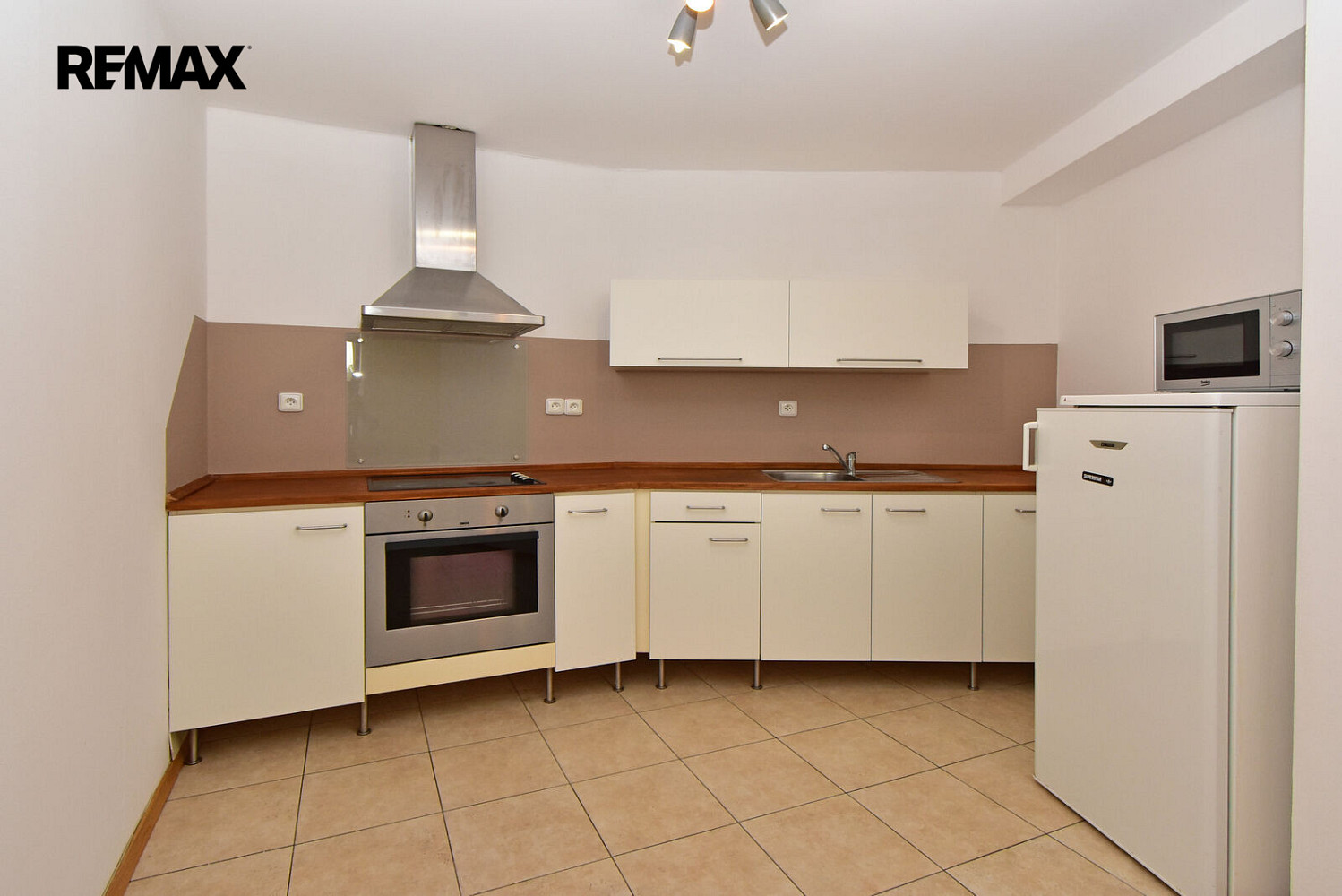 Pronájem bytu 1+kk 40 m² – fotografie 2