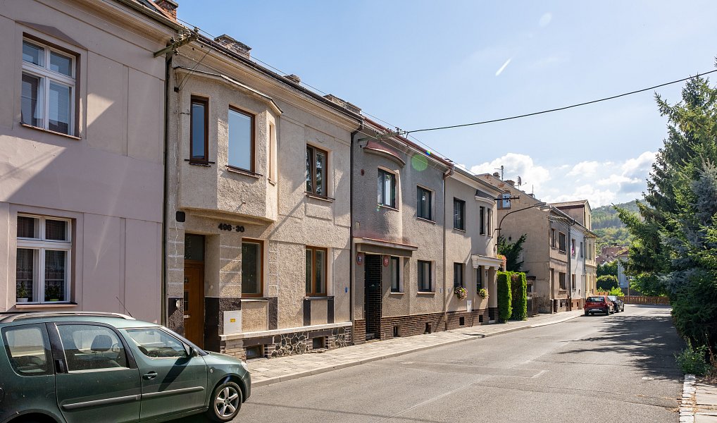 Prodej domu 150 m² s pozemkem 100 m², Trmice – fotka 1 z 35