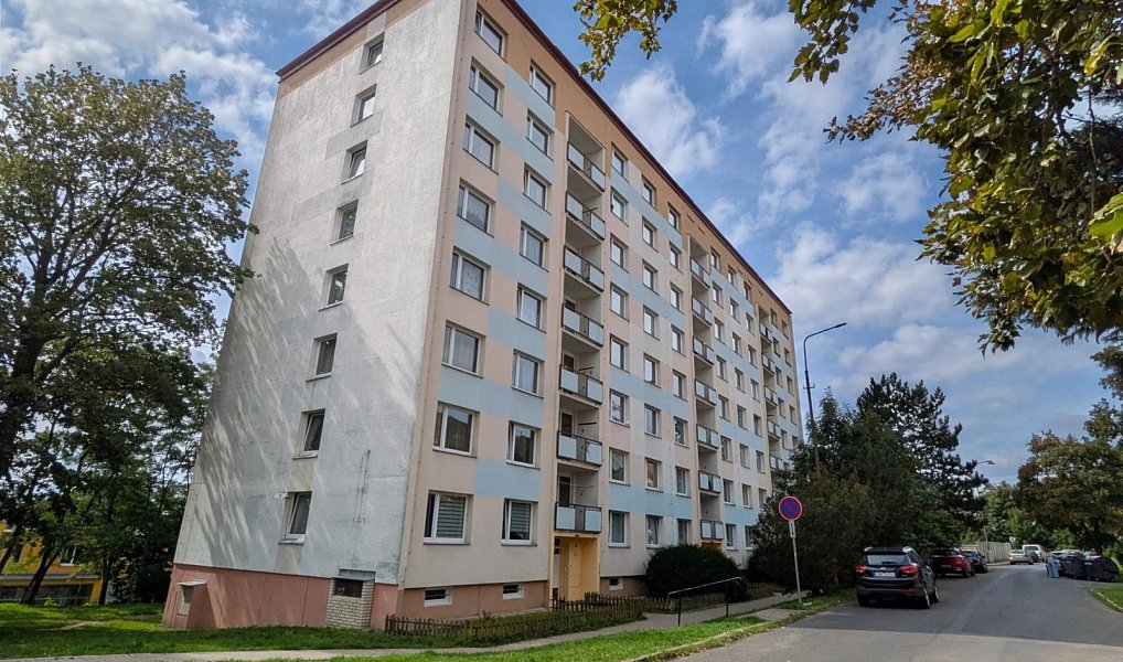 Prodej bytu 2+1 61 m², Krupka – fotka 1 z 34