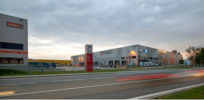 Pronájem skladovacích prostor 1.368 m² v průmyslové zóně v Olomouci.