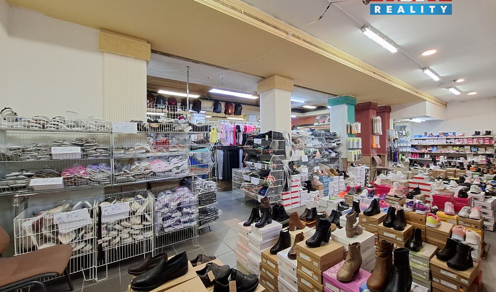 Pronájem obchodních prostor 600 m², Ostrov – náhled fotky 2