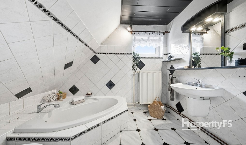 Prodej domu 247 m² s pozemkem 1 294 m², Lužná – náhled fotky 9