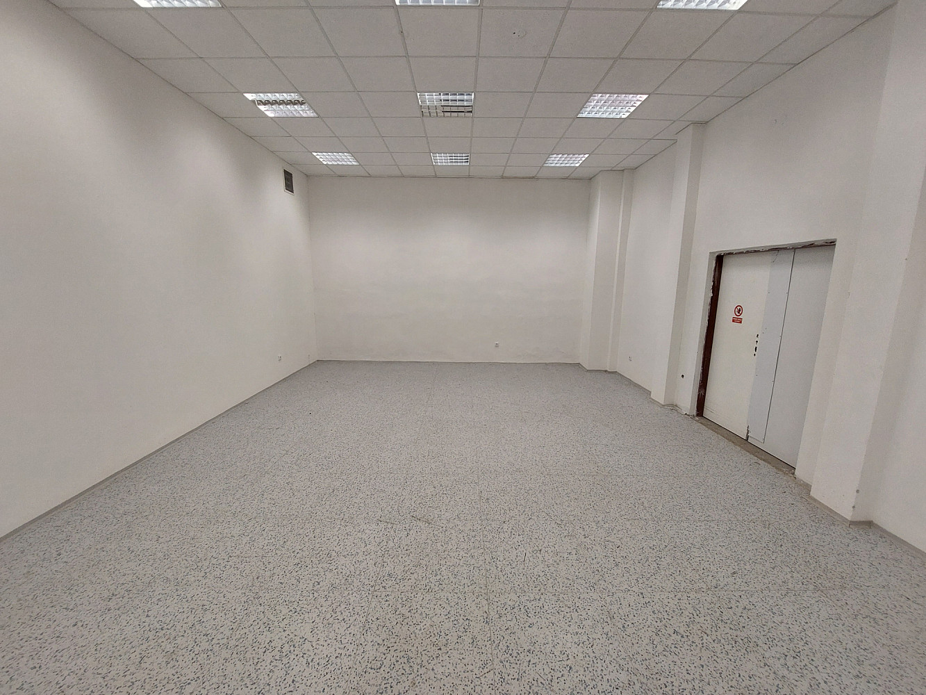 Pronájem kanceláře 659 m² – fotografie 5