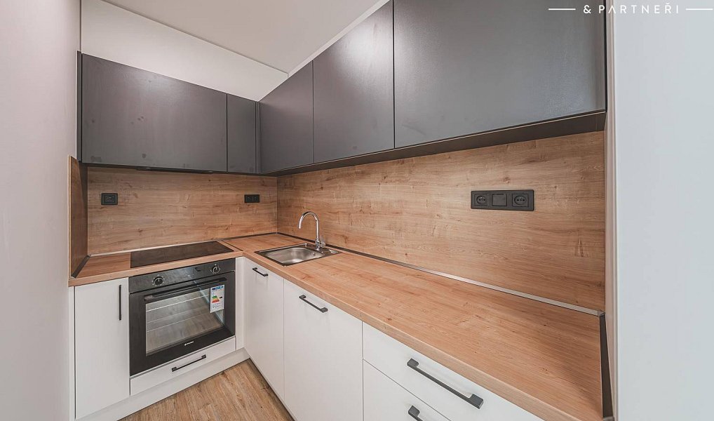 Pronájem bytu 2+kk 60 m², Hradec Králové – náhled fotky 2