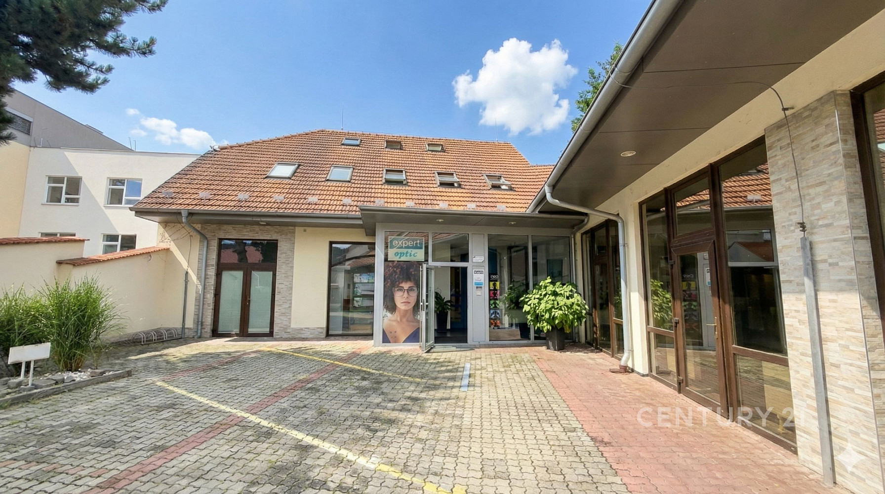 Prodej komerčního objektu (jiného typu) 758 m²