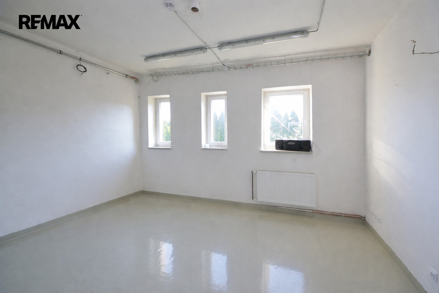 Pronájem obchodních prostor 75 m²