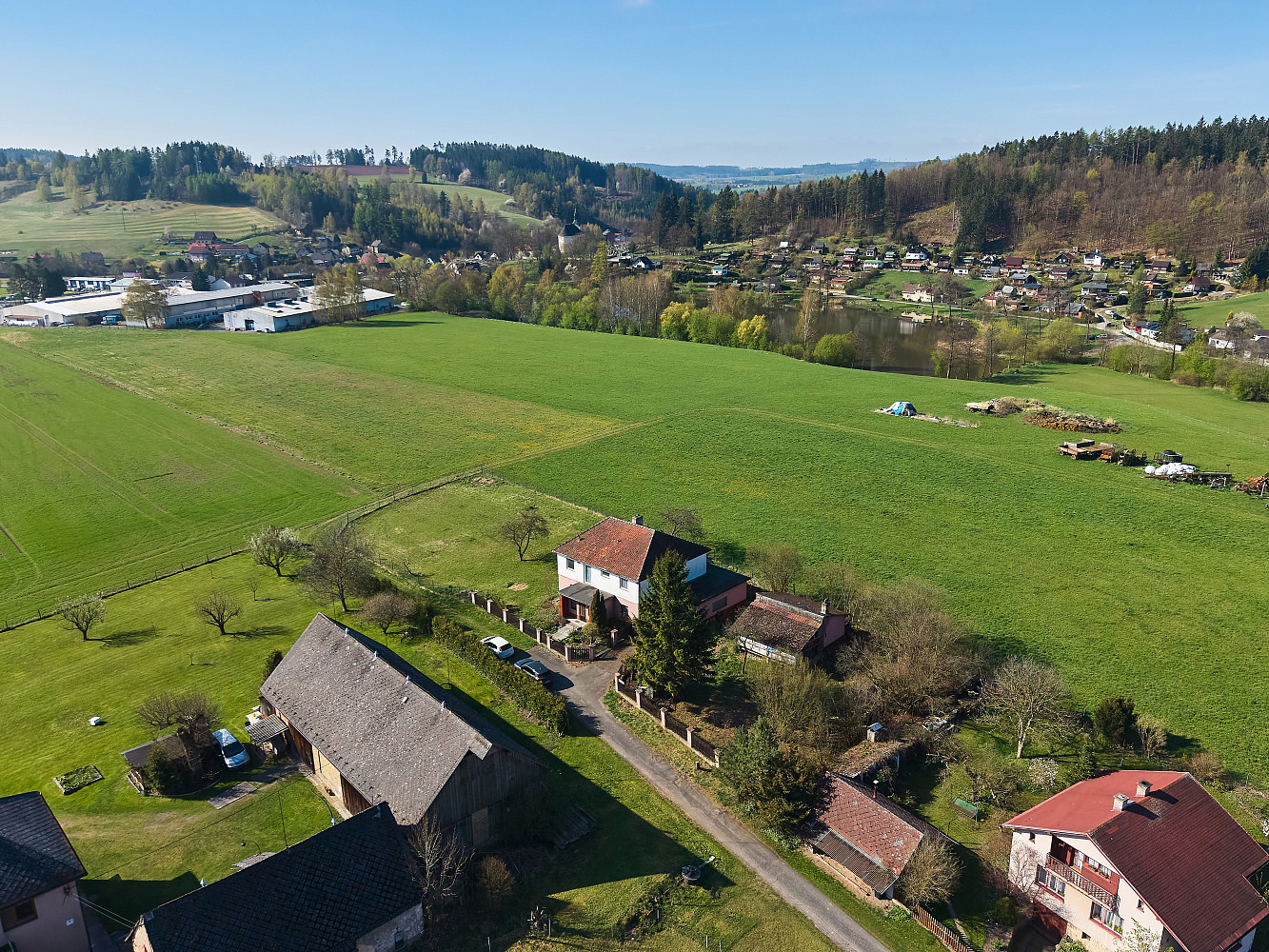 Prodej domu 240 m² s pozemkem 2 173 m² – fotografie 2