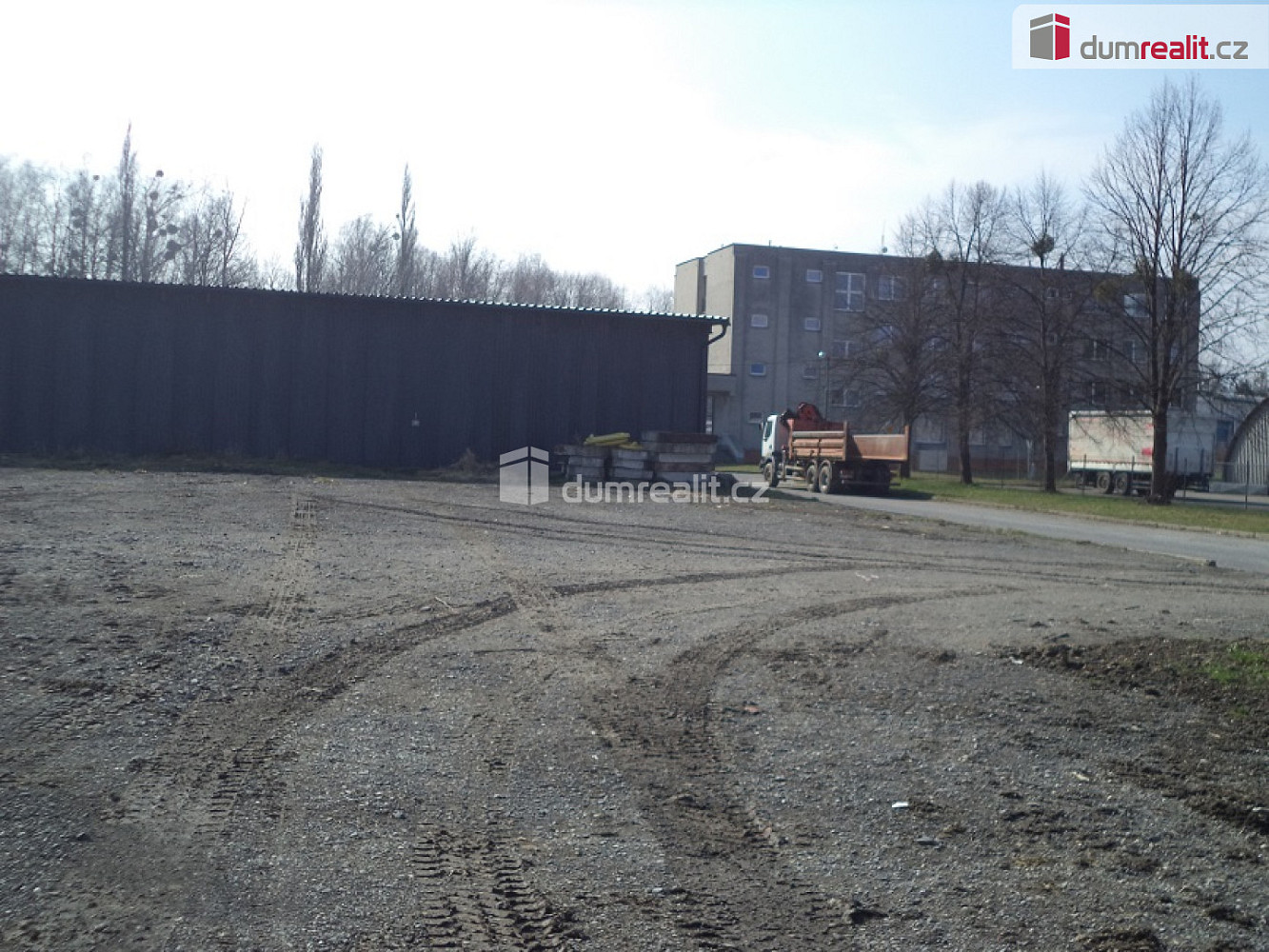 Pronájem komerčního objektu (jiného typu) 2 000 m²