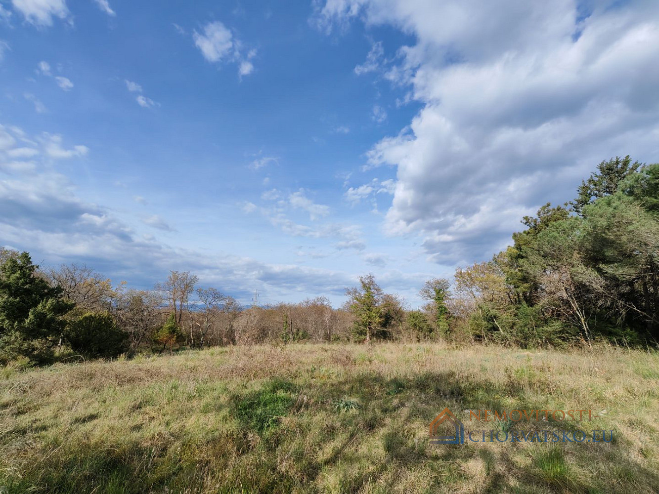 Prodej stavebního pozemku 753 m² – pohled 3