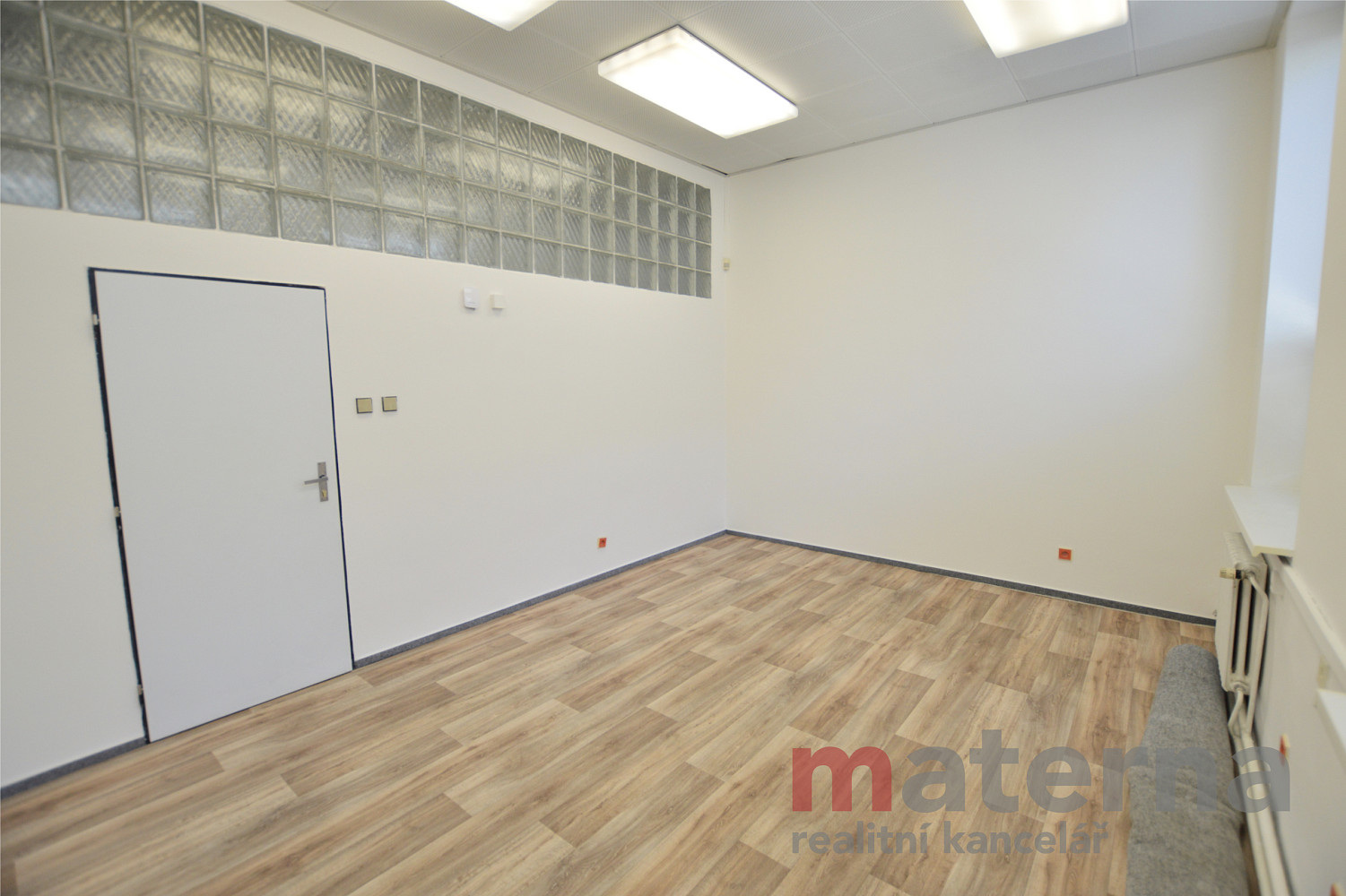 Pronájem kanceláře 18 m² – fotografie 4