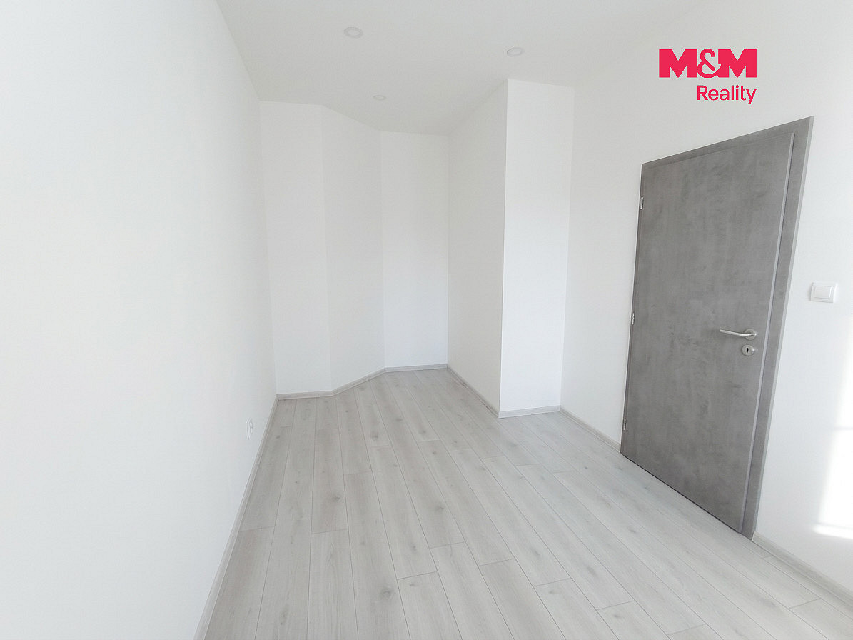 Pronájem bytu 1+1 28 m² – fotografie 3