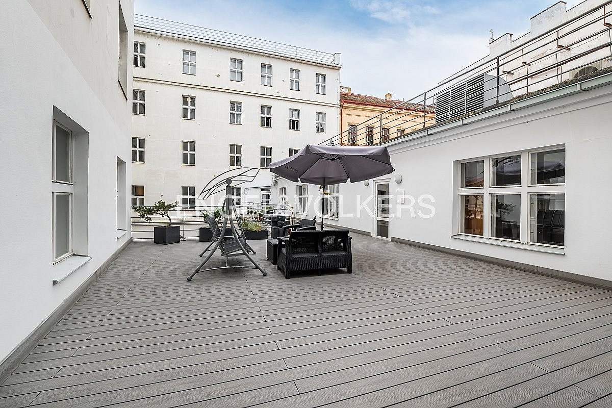 Pronájem kanceláře 169 m² – fotografie 2